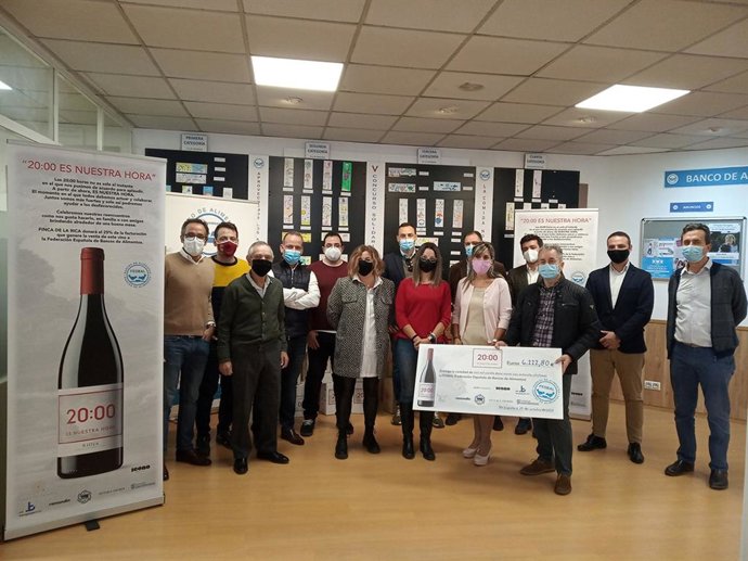 Primera donación del vino de Bodegas Finca de la Rica '20:00 ES NUESTRA HORA' a 