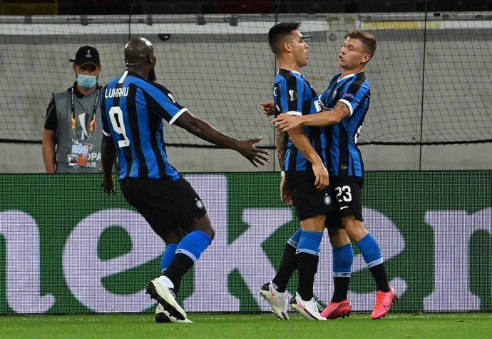 Lautaro Martínez celebra un gol del Inter con Barella y Lukaku
