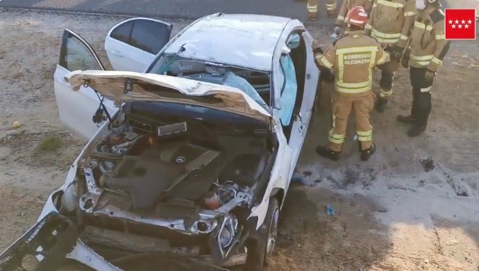 Herido un conductor al dar varias vueltas de campana y volcar en la M-50