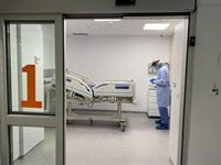 Andalucía sube en 99 hospitalizados en 24 horas hasta los 1.398 y suma siete ingresos en UCI hasta los 188