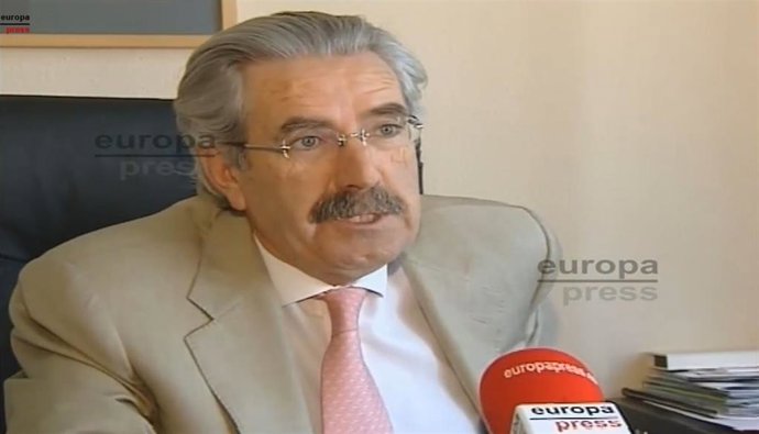 El presidente de la Asociación Hipotecaria Española (AHE), Santos González, en declaraciones a Europa Press TV en 2011