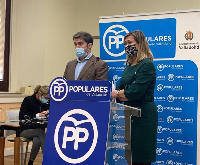 Los concejales del PP en el Ayuntamiento de Valladolid Pilar del Olmo y Francisco Blanco.