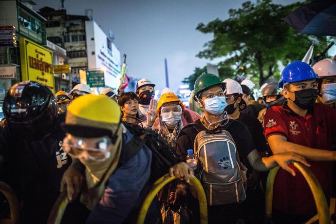 Manifestantes prodemocracia en una protesta contra el Gobierno en Bangkok