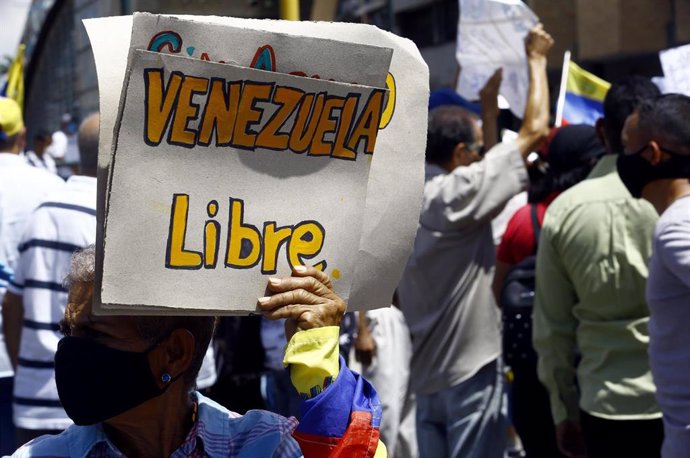 Protesta de profesores contra el Gobierno de Nicolás Maduro en Carabobo