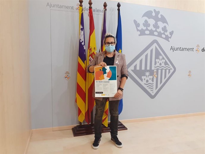 La regidora de Justicia Social, Feminismo y LGTBI, Sonia Vivas, en la presentación de la campaña 'Et feim costat'.