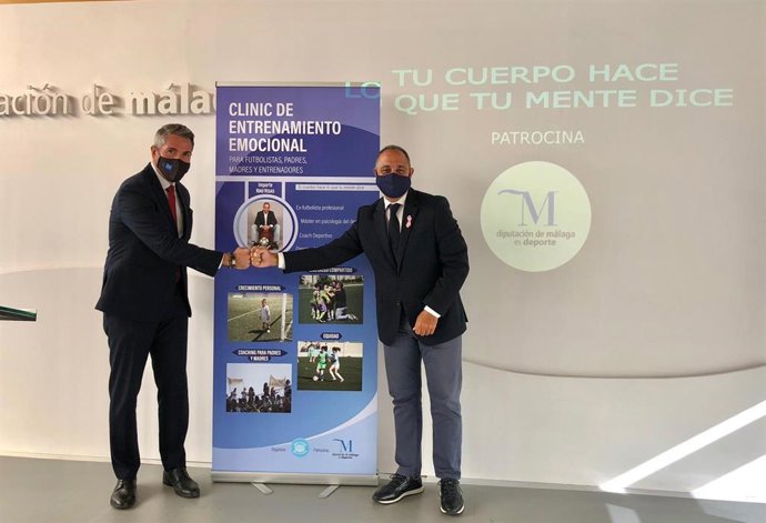 Juan Carlos Maldonado, vicepresidente primero de la Diputación, y Kiko Vegas, formador y exfutbolista profesional