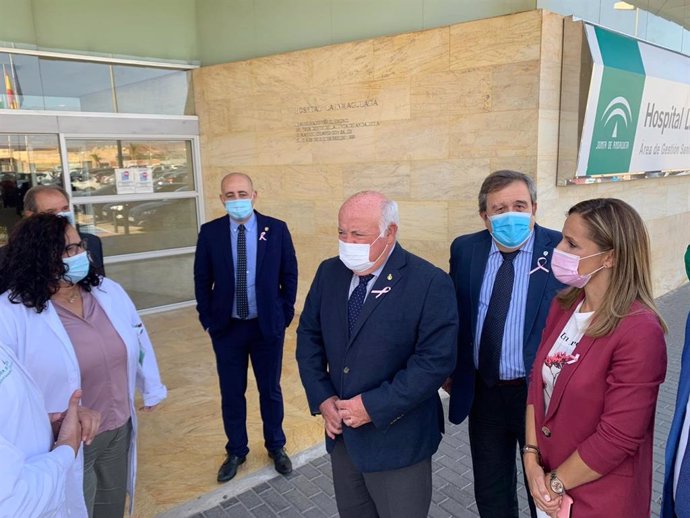 Jesús Aguirre visita el Hospital Comarcal de La Inmaculada, en Huércal-Overa (Almería)