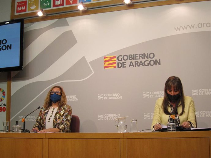 La consejera de Presidencia de Aragón, Mayte Pérez, y la de Sanidad, Sira Repollés.