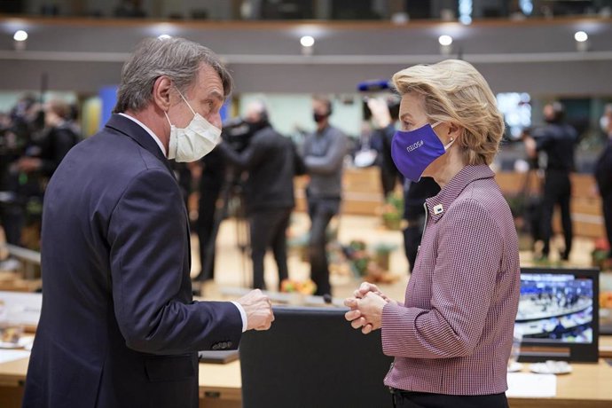 David Sassoli, presidente de la Eurocámara, y Ursula Von der Leyen, presidenta de la Comisión Europea