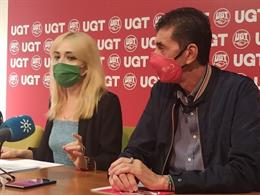 La secretaria general de UGT en Andalucía y el secretario general de UGT en Huelva, Carmen Castilla y Sebastián Donaire respectivamente, en rueda de prensa en Huelva.