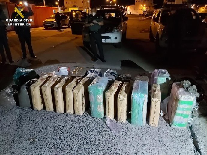 Droga incautada en la patera