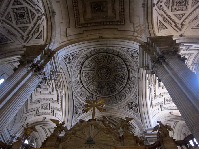 Detalle de bóvedas y columnas de la Catedral de Jaén.