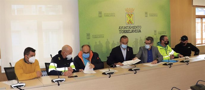 Firma convenio Aguas Torrelavega
