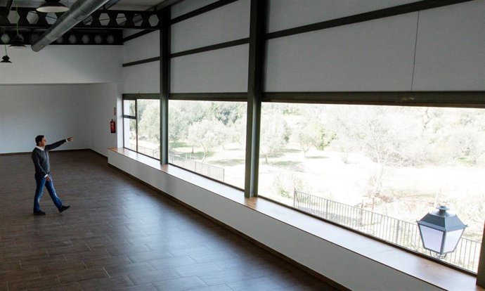 El presidente de Diputación visita la nave en una imagen de archivo