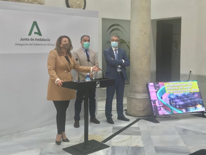La consejera de Agricultura, Carmen Crespo, junto al consejero de la Presidencia y el presidente de la Diputación de Málaga