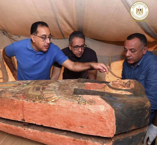 Ataud intacto de 2.500 años descubierto al sur de El Cairo