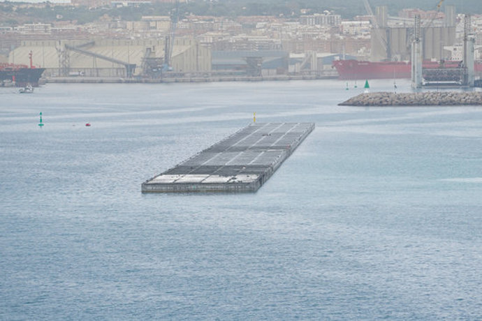 Pla obert de les obres del nou moll de Balears, al port de Tarragona, amb els caixons collocats. Imatge publicada el 19 d'octubre del 2020. (Horitzontal)