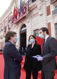 Casado dice que el Gobierno de Madrid es "para cuatro años" y quita hierro a las desavenencias entre Ayuso y Aguado
