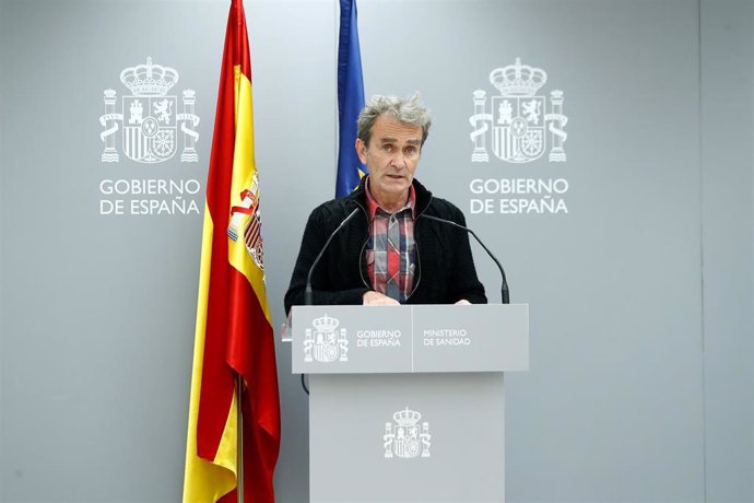 El director del Centro de Coordinación de Alertas y Emergencias Sanitarias (CCAES), Fernando Simón, comparece en rueda de prensa en el Ministerio de Sanidad para informar de la evolución de la pandemia, en Madrid (España), a 19 de octubre de 2020.
