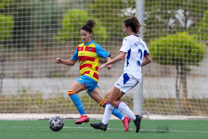 Esther González en un partido con el Levante de la Primera Iberdrola 2020-2021