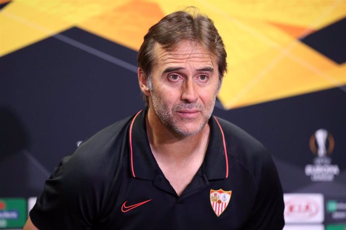 El entrenador del Sevilla, Julen Lopetegui,durante una rueda de prensa