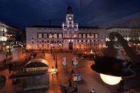La Comunidad ilumina la Real Casa de Correos con el color rosa para conmemorar el Día Mundial contra el cáncer de mama