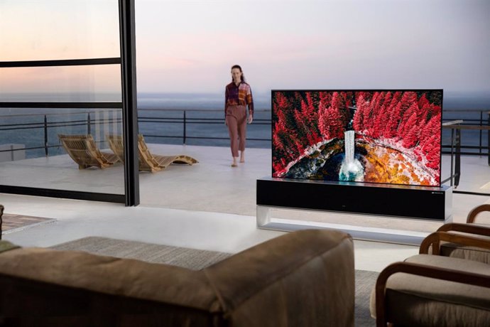 El televisor enrollable de LG ya está a la venta por 87.000 dólares 