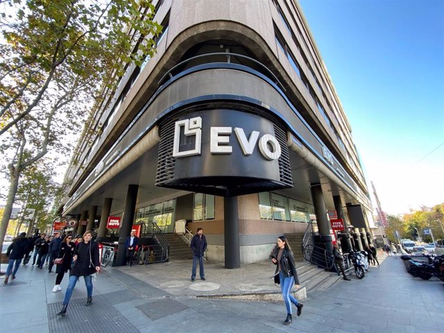 Fachada del edificio de EVO Banco en Madrid.