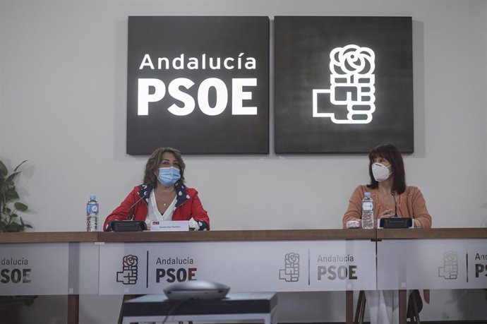 La secretaria general del PSOE-A, Susana Díaz, (i) durante el pleno de la Comisión Ejecutiva Regional del partido. En Sevilla, (Andalucía, España), a 13 de octubre de 2020.