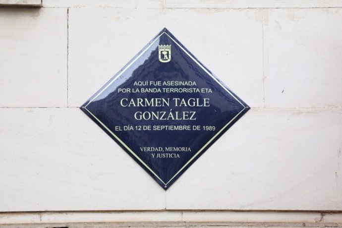 Placa dedicada a Carmen Tagle González, víctima de ETA