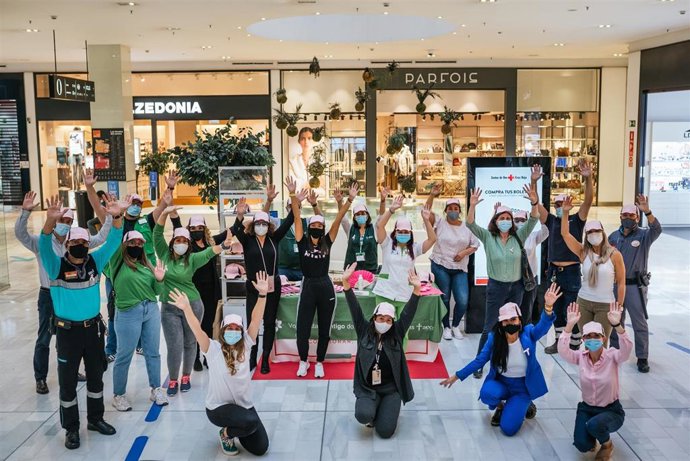 Por el stand de la AECC han pasado una representación de trabajadores del centro comercial como seguridad, limpieza, mantenimiento, gerencia y personal de tienda así como un elevado número de público.