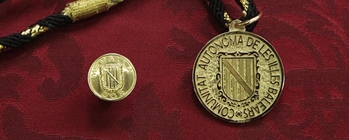 Medalla de Oro de la Comunidad Autónoma.