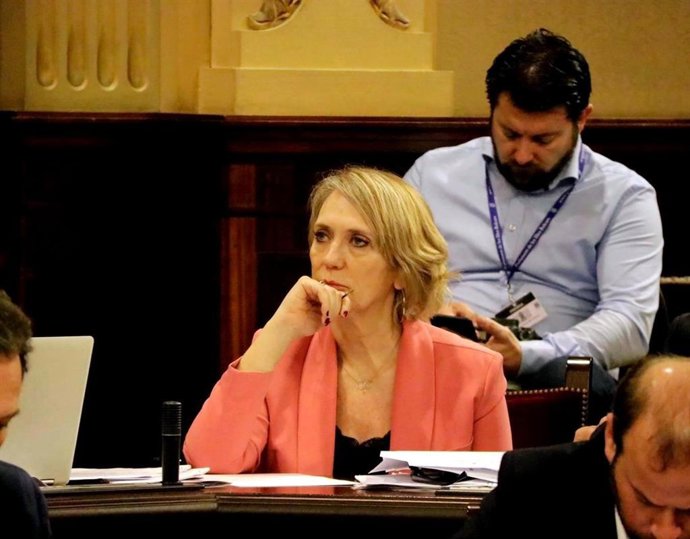 La portavoz de El PI en el Parlament y diputada, Lina Pons
