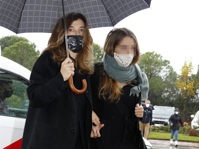 Xandra Falcó, a su llegada al Tanatorio para dar el último adiós a su querido tío, Fernando Falcó, Marqués de Cubas