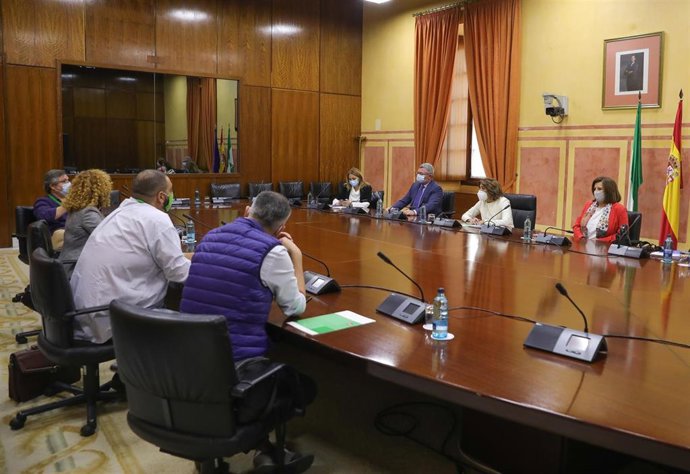 Díaz exige a la Junta "tomar nota"de la situación "insostenible" del 061 y Salud Responde y "apoye las iniciativas del PSOE"