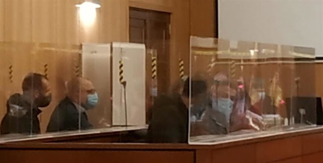 Los acusados, durante el inicio de la vista en la Audiencia de Valladolid.
