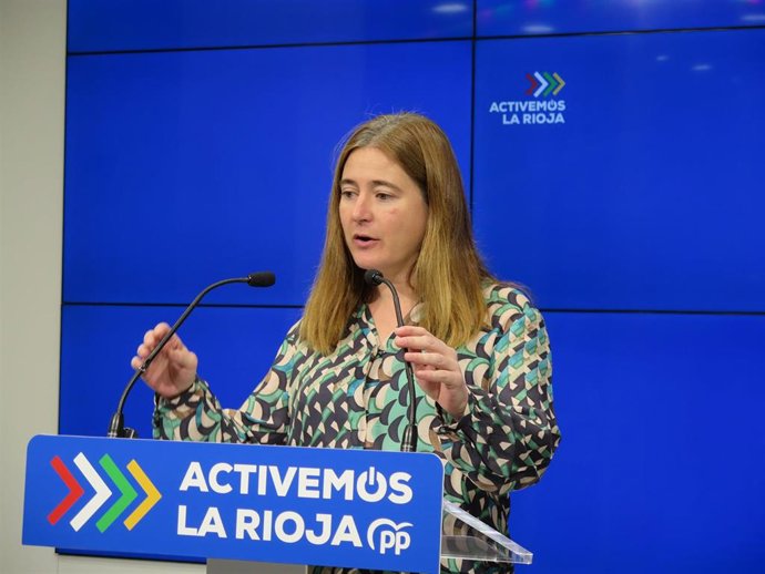 La diputada Noemí Manzanos ha ofrecido una rueda de prensa en la que ha asegurado que "todos los colectivos" han sido "ninguneados" en la Ley de Caza