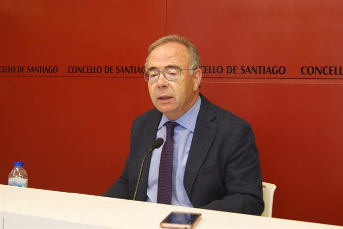 El alcalde de Santiago, Xosé Sánchez Bugallo, en rueda de prensa