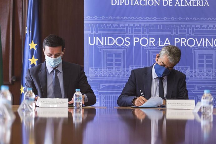 El presidente de la Diputación y el rector de la UAL firman el convenio