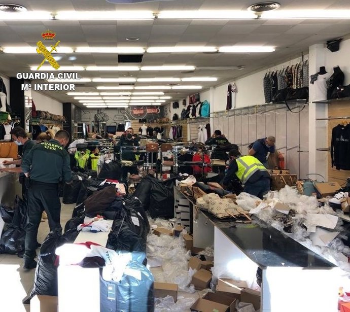 Intervienen 5.1000 prendas falsificadas por un valor de 928.200 euros en Girona