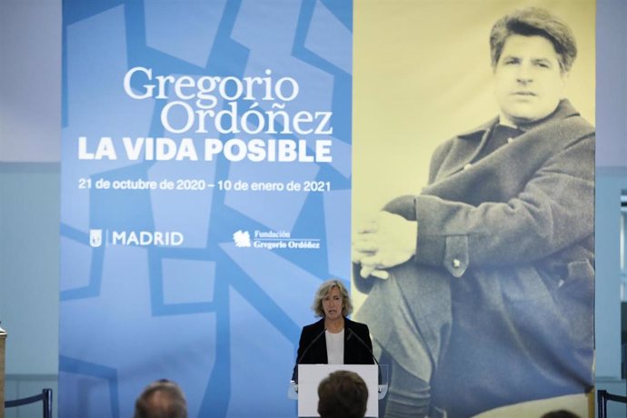 La presidenta de la Fundación Gregorio Ordóñez, Ana Iríbar, interviene en el acto de presentación de la exposición 'Gregorio Ordóñez. La vida posible', en CentroCentro, en Madrid (España).