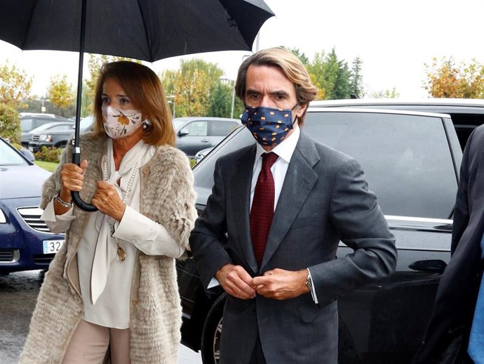 Jose María Aznar y Ana Botella, a su llegada al Tanatorio de La Paz para dar su último adiós a Fernando Falcó