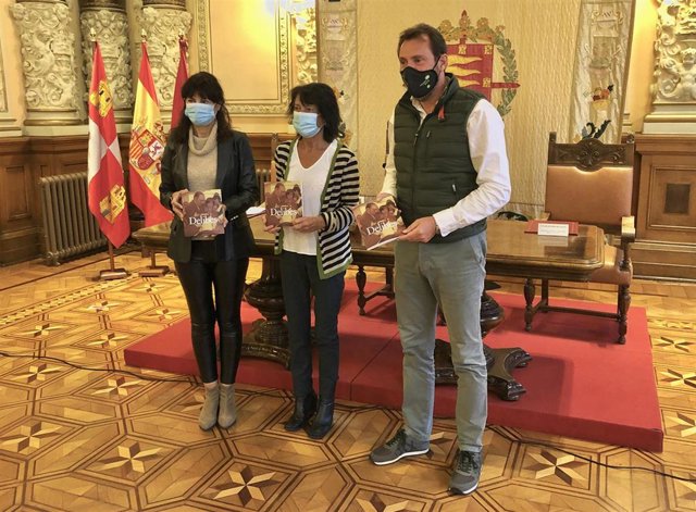 De izquierda a derecha: Ana Redondo, Elisa Delibes y Óscar Puente en la presentación de 'Así conocí a Delibes'.