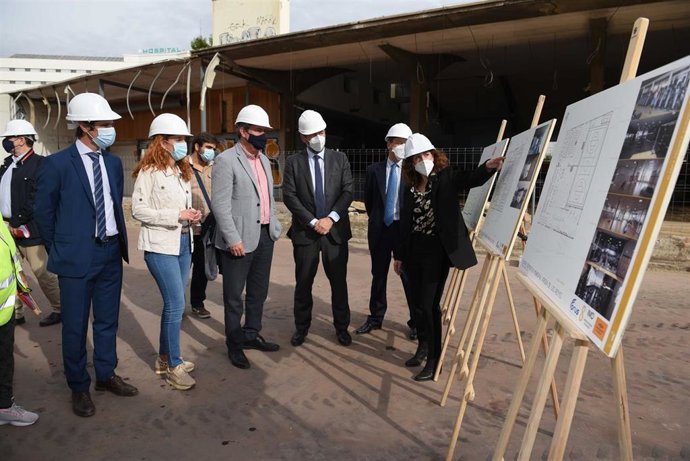 Espadas, en el arranque de las obras de un nuevo centro deportivo en Macarena