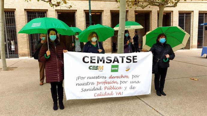 Acto de protesta de CEMSATSE ante la sede del Gobierno de Aragón.