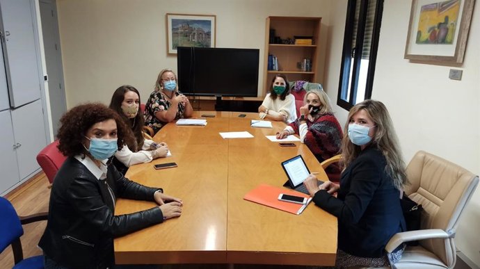 Reunión entre representantes del Ayuntamiento de Cartaya (Huelva) y de la Diputación de Huelva.