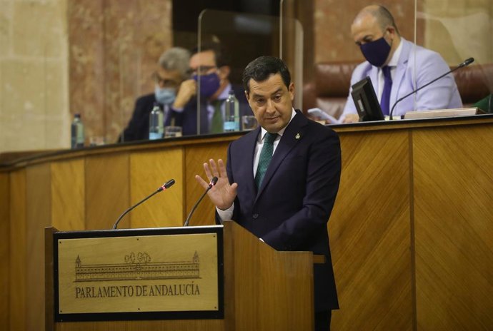 El presidente de la Junta de Andalucía, Juanma Moreno en la réplica al grupo socialista en el debate sobre el Estado de la Comunidad en el Parlamento andaluz. Sevilla (Andalucía, España), a 20 de octubre de 2020
