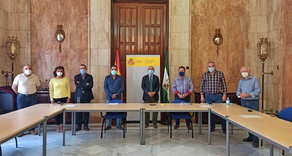Reunión entre la Subdelegación y  la Mesa del Agua de Almería