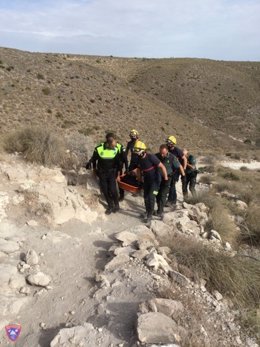 Rescate de un herido en la Playa de los Muertos de Carboneras (Almería)