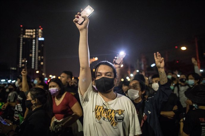 Tailandia.- HRW denuncia el cierre de una cadena de televisión en Tailandia y co